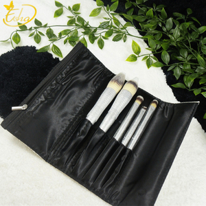 Foundation Brush Set With Cosmetic Bag