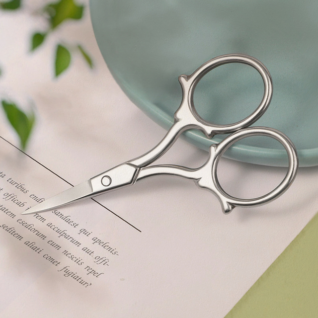 Retro Style Eyelash Cutter Scissors