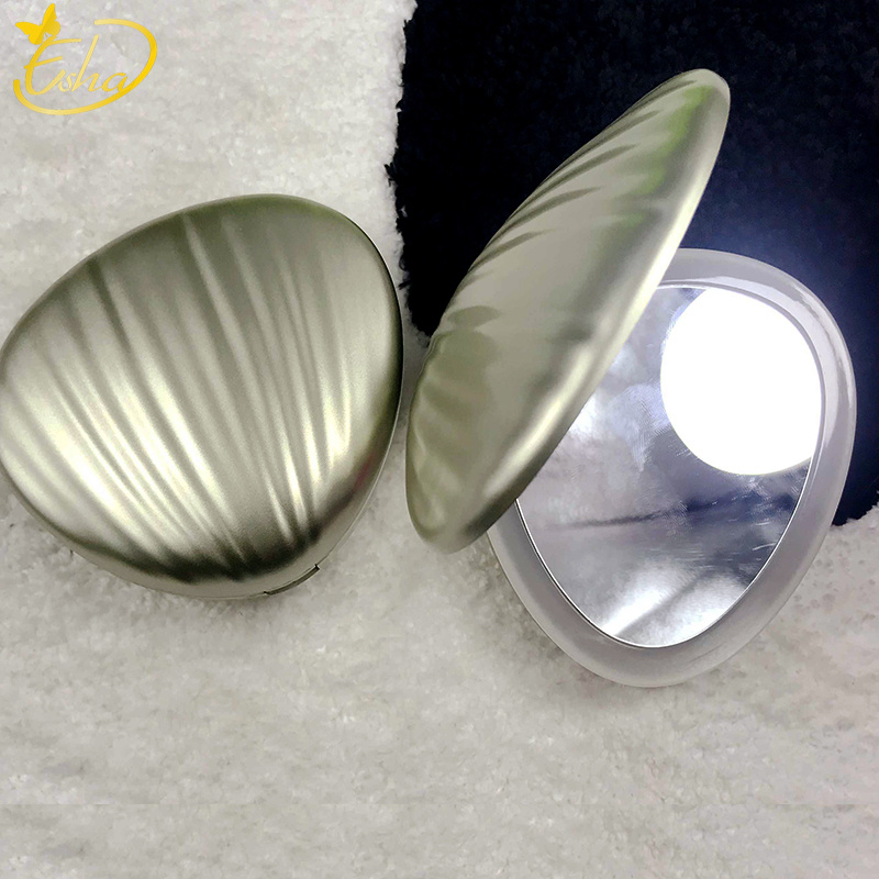 Beautiful New Shell Shape Light Cosmetic Mirror