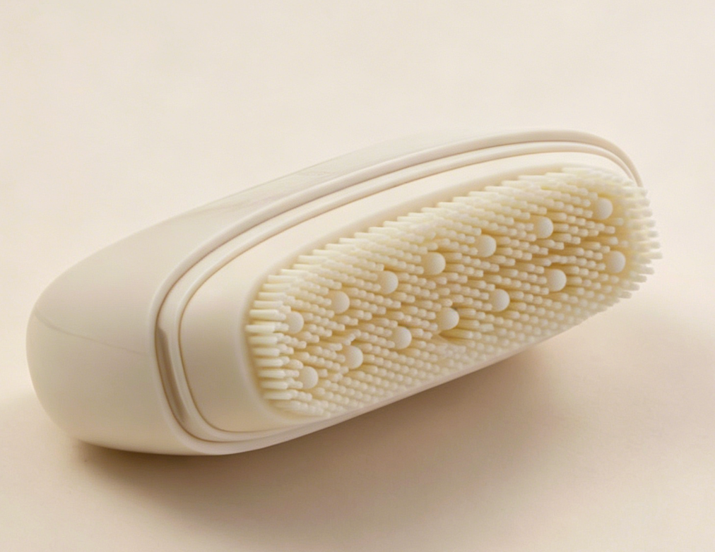 2 In 1 Rechargeable Facial Beauty Device, Silicone Cleansing Brush & Metal Gua Sha Lifting Massager